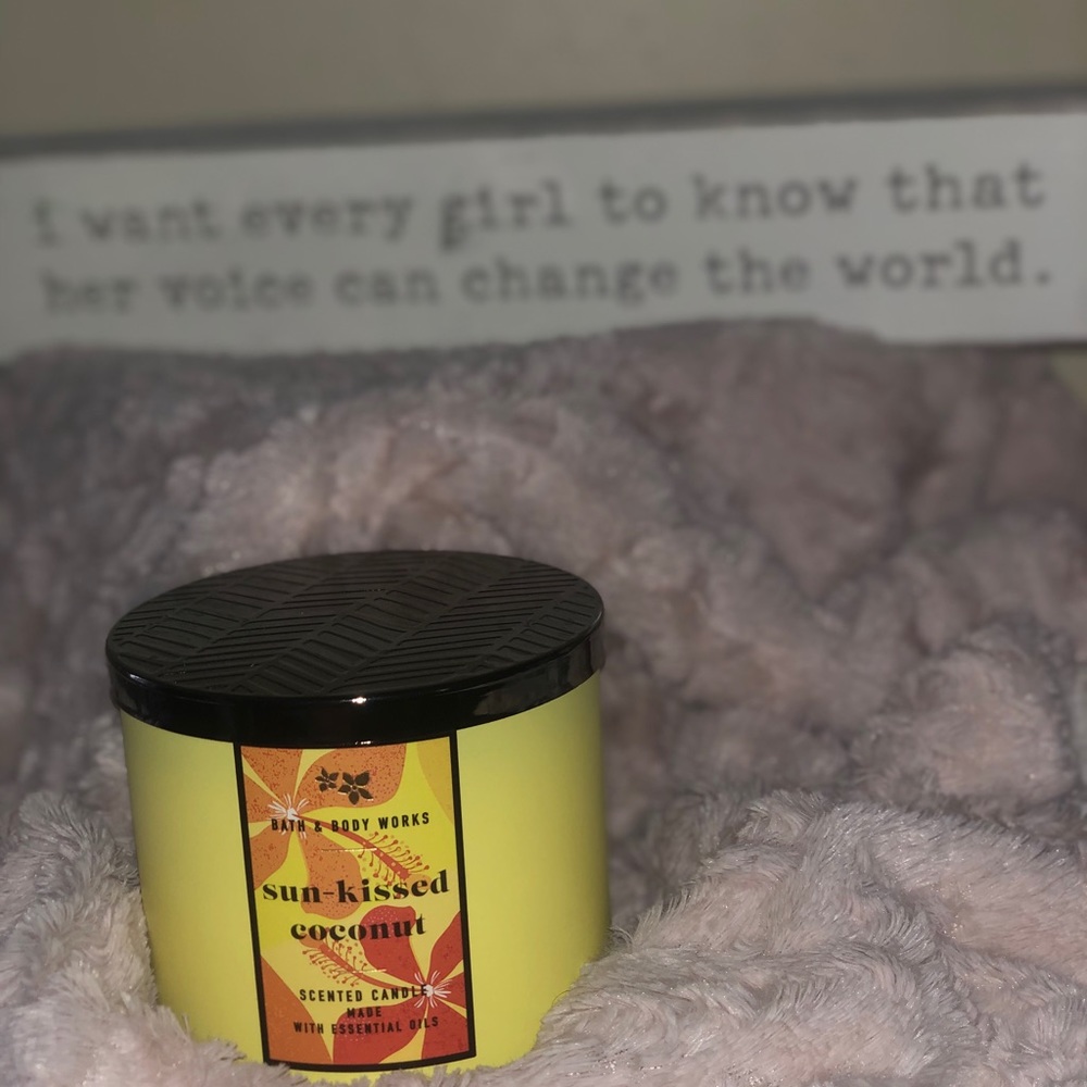 Bath & Body Works Sun-Kissed scented candle